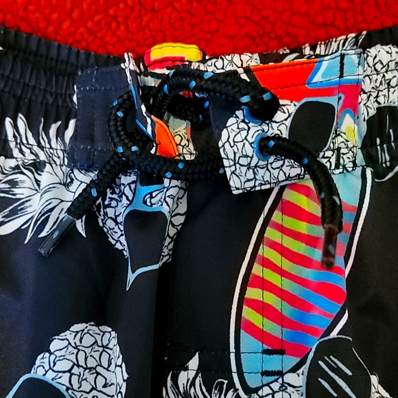 Boys swim shorts large (10) - Picture 2 of 7